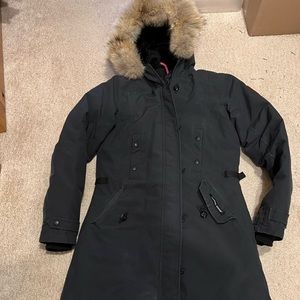 Canada Goose Kensington parka women’s size small.